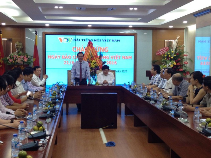 Во Ван Тхыонг поздравил СМИ с Днём вьетнамской революционной прессы - ảnh 1